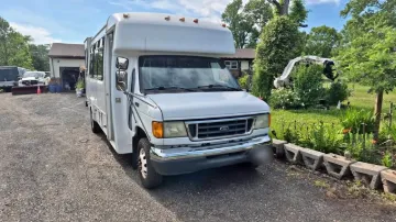 Picture of 2003 Ford E450 Super Duty Cutaway ADA Shuttle Bus