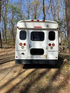 Picture of 2009 Chevrolet Express Cutaway Starcraft Shuttle Bus
