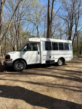 Picture of 2009 Chevrolet Express Cutaway Starcraft Shuttle Bus