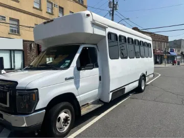 Picture of 2013 Ford E350 Xl Shuttle Bus