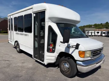 Picture of 2003 Ford E350 Starcraft Allstar Shuttle Bus ADA