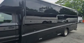 Picture of 2018 Ford F550 GM33 Executive Shuttle Bus
