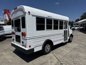 2006 Chevrolet Express 3500 2dr Commercial/Cutaway/Chassis