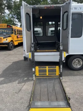 Picture of 2014 Ford E450 Diamond Coach ADA Shuttle Bus