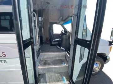 Picture of 2004 Ford E350 Starcraft Shuttle Bus ADA