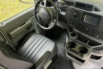 Picture of 2017 Ford E-450 Starcraft 25P 