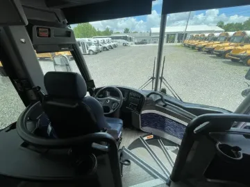 2025 MCI J4500 56P