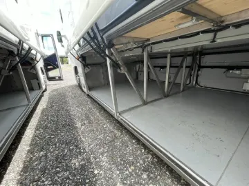 2025 MCI J4500 56P