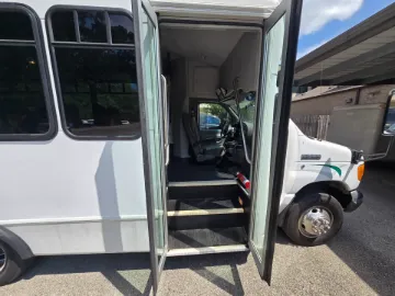 Picture of 2007 Ford E-350 Starcraft 14P