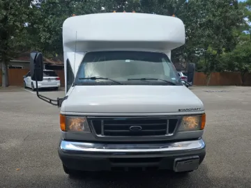 Picture of 2007 Ford E-350 Starcraft 14P