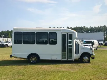 Picture of 2013 Ford E-350 14P Shuttle