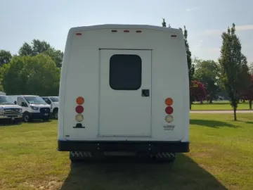 Picture of 2013 Ford E-350 14P Shuttle