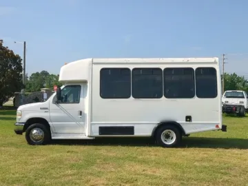 Picture of 2013 Ford E-350 14P Shuttle