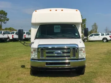 Picture of 2013 Ford E-350 14P Shuttle