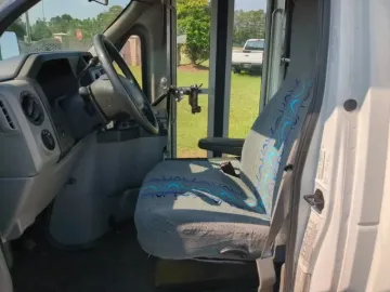 Picture of 2013 Ford E-350 14P Shuttle