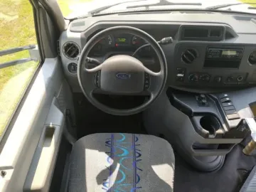 Picture of 2013 Ford E-350 14P Shuttle