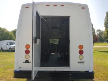 Picture of 2013 Ford E-350 14P Shuttle