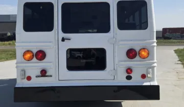 Picture of 2003 Chevrolet Express Shuttle Bus