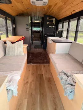 Picture of 2002 International RE3000 Skoolie