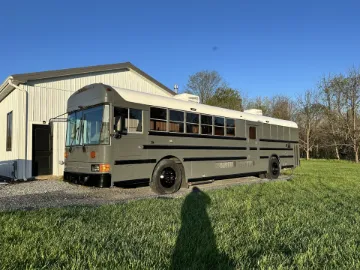 Picture of 2002 International RE3000 Skoolie