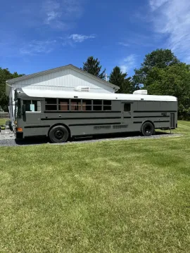Picture of 2002 International RE3000 Skoolie