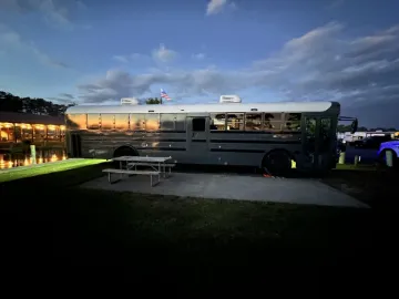 Picture of 2002 International RE3000 Skoolie