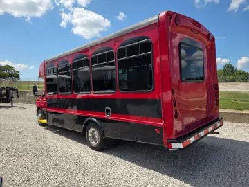 Picture of 2016 Ford E-450 Starcraft 11P ADA