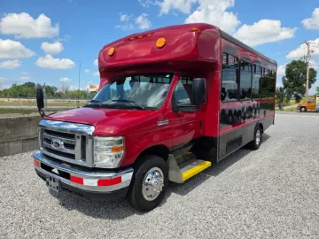 Picture of 2016 Ford E-450 Starcraft 11P ADA