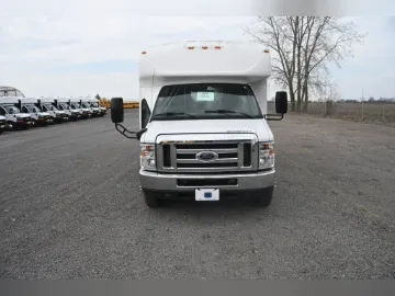 2018 Ford Starcraft Shuttle Bus