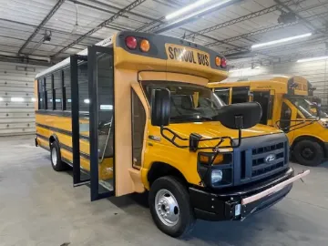 Picture of 2016 Ford E-450 Collins 30P