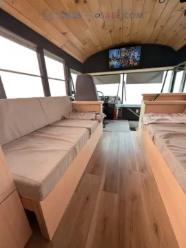 Picture of 2002 International RE3000 Skoolie