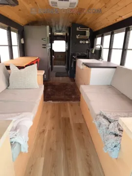 Picture of 2002 International RE3000 Skoolie