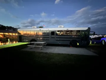 Picture of 2002 International RE3000 Skoolie