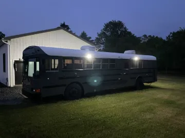 Picture of 2002 International RE3000 Skoolie