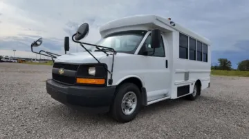 Picture of 2017 Chevrolet Starcraft Shuttle Bus