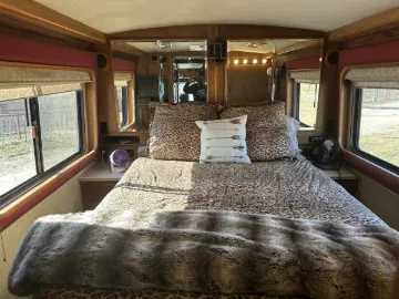 Picture of 1992 Prevost Country Coach Xl 40 Coach Motorcoach Conversion