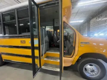 Picture of 2016 Ford E-450 Collins 30P