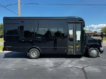 Picture of 2025 Ford E-450 Starcraft Exec 14P