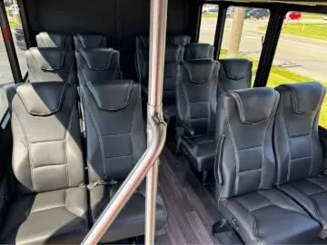 Picture of 2025 Ford E-450 Starcraft Exec 14P