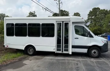 Picture of 2022 Sprinter 3500XD Starcraft 14P