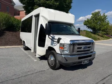 Picture of 2018 Ford E-450 Shuttle Bus