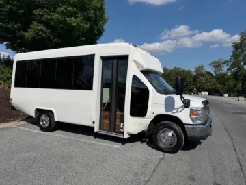 Picture of 2018 Ford E-450 Shuttle Bus