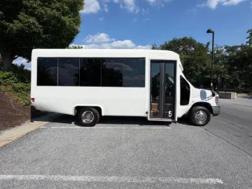 Picture of 2018 Ford E-450 Shuttle Bus