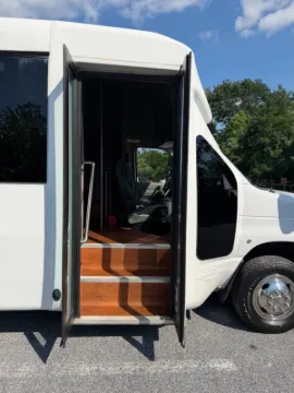 Picture of 2018 Ford E-450 Shuttle Bus