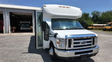 Picture of 2019 FORD E-450 Starcraft 18P ADA 