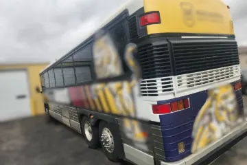 Picture of 1996 MCI 102D 47P 