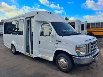 Picture of 2016 Starcraft Starquest Shuttle Bus