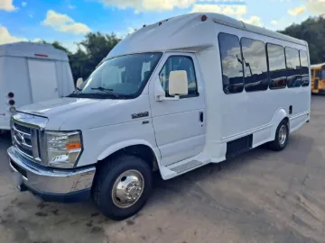 Picture of 2016 Starcraft Starquest Shuttle Bus