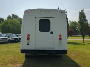 Picture of 2013 Ford E-350 14P Shuttle