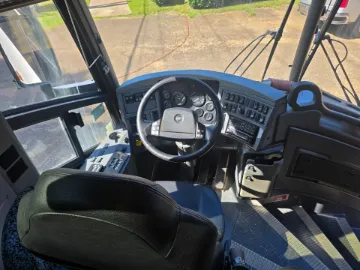 Picture of 2005 MCI J4500 56P